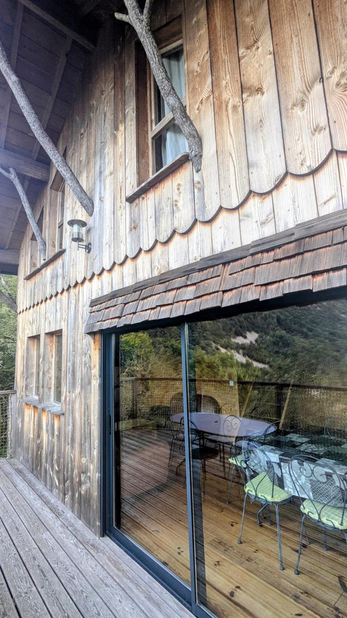 Cabanes Et Lodges Du Belvedere Serrieres-sur-Ain Bagian luar foto