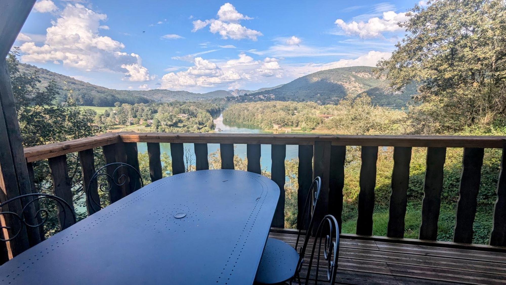Cabanes Et Lodges Du Belvedere Serrieres-sur-Ain Bagian luar foto