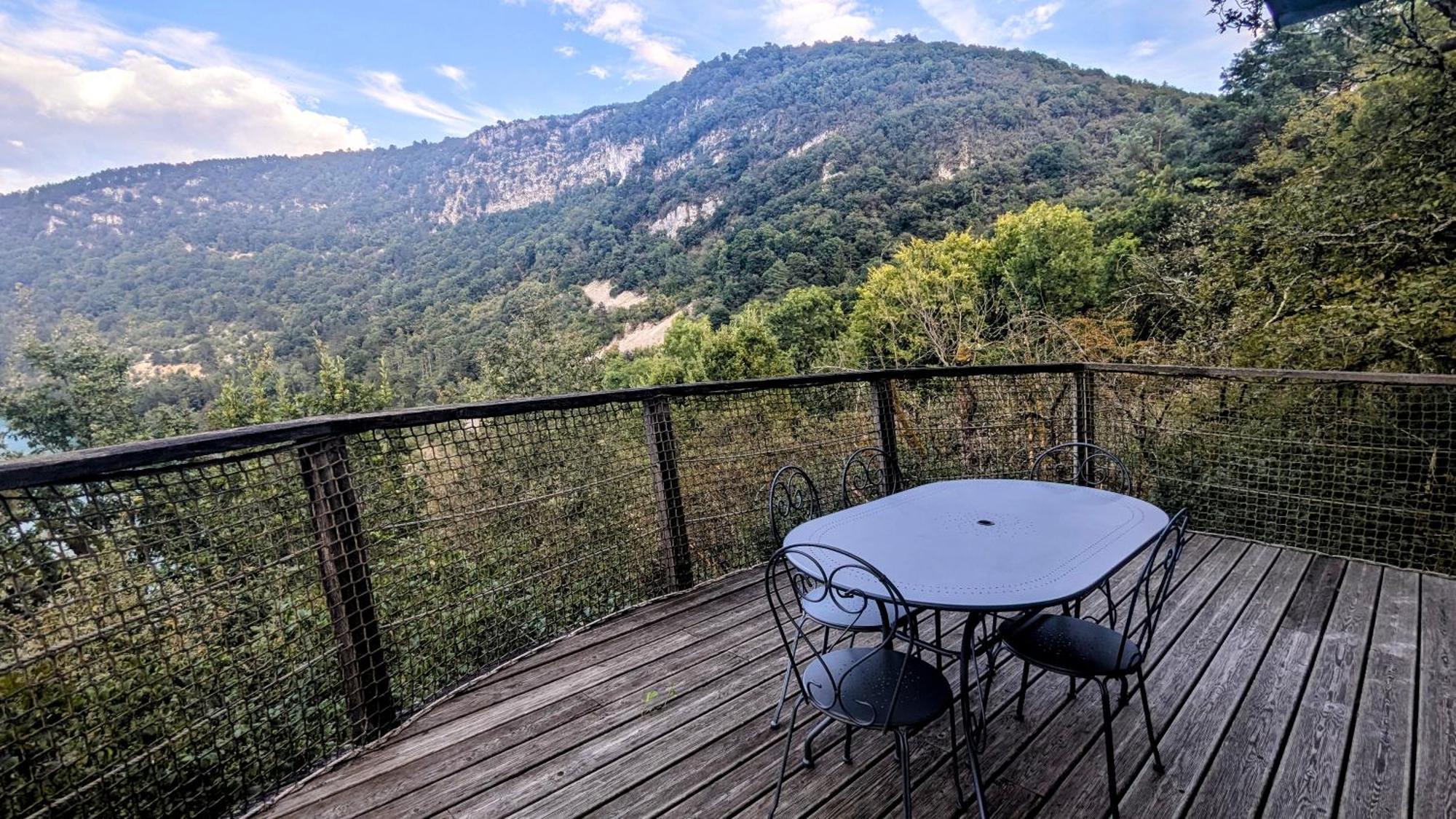 Cabanes Et Lodges Du Belvedere Serrieres-sur-Ain Bagian luar foto