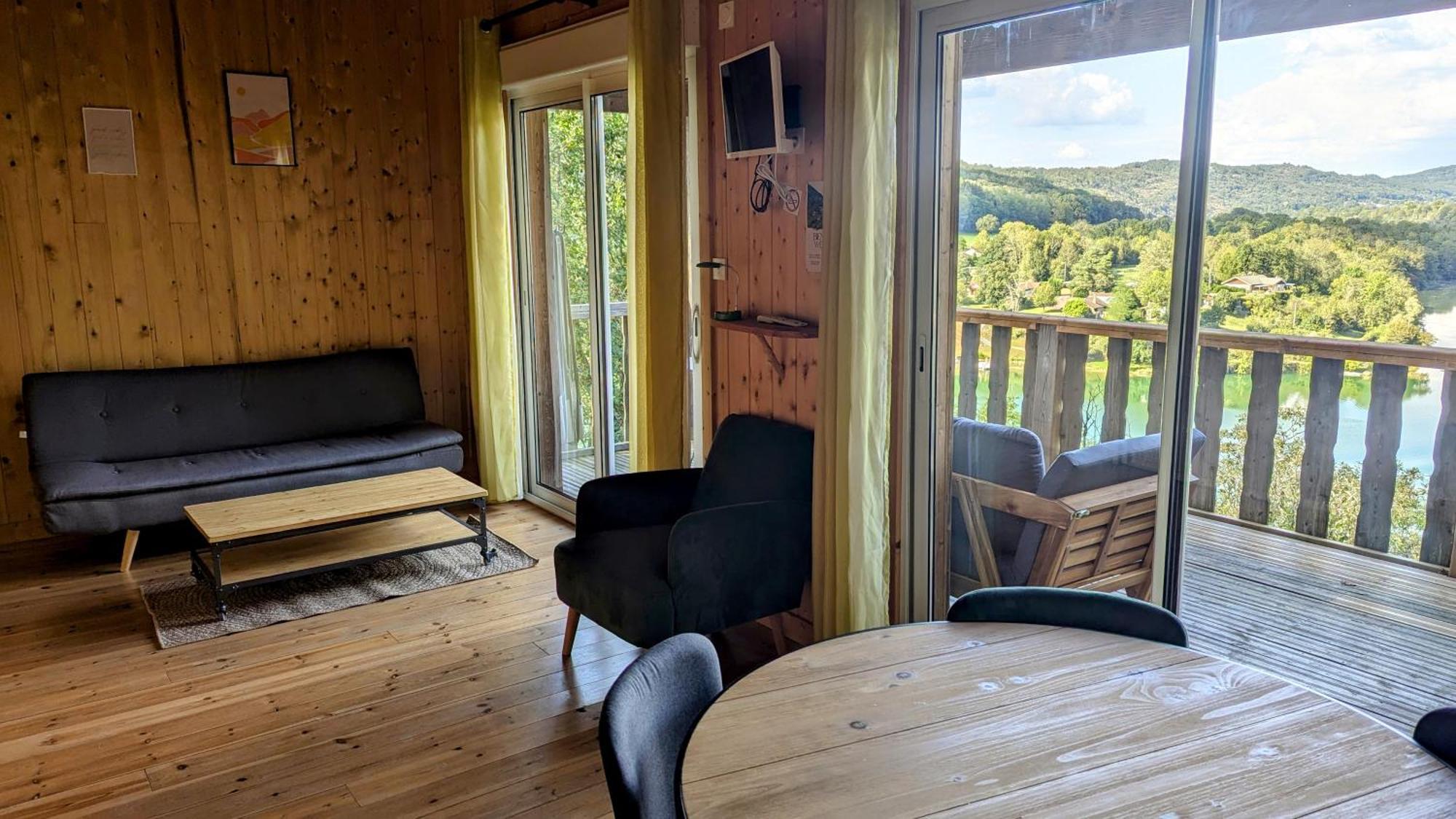 Cabanes Et Lodges Du Belvedere Serrieres-sur-Ain Bagian luar foto