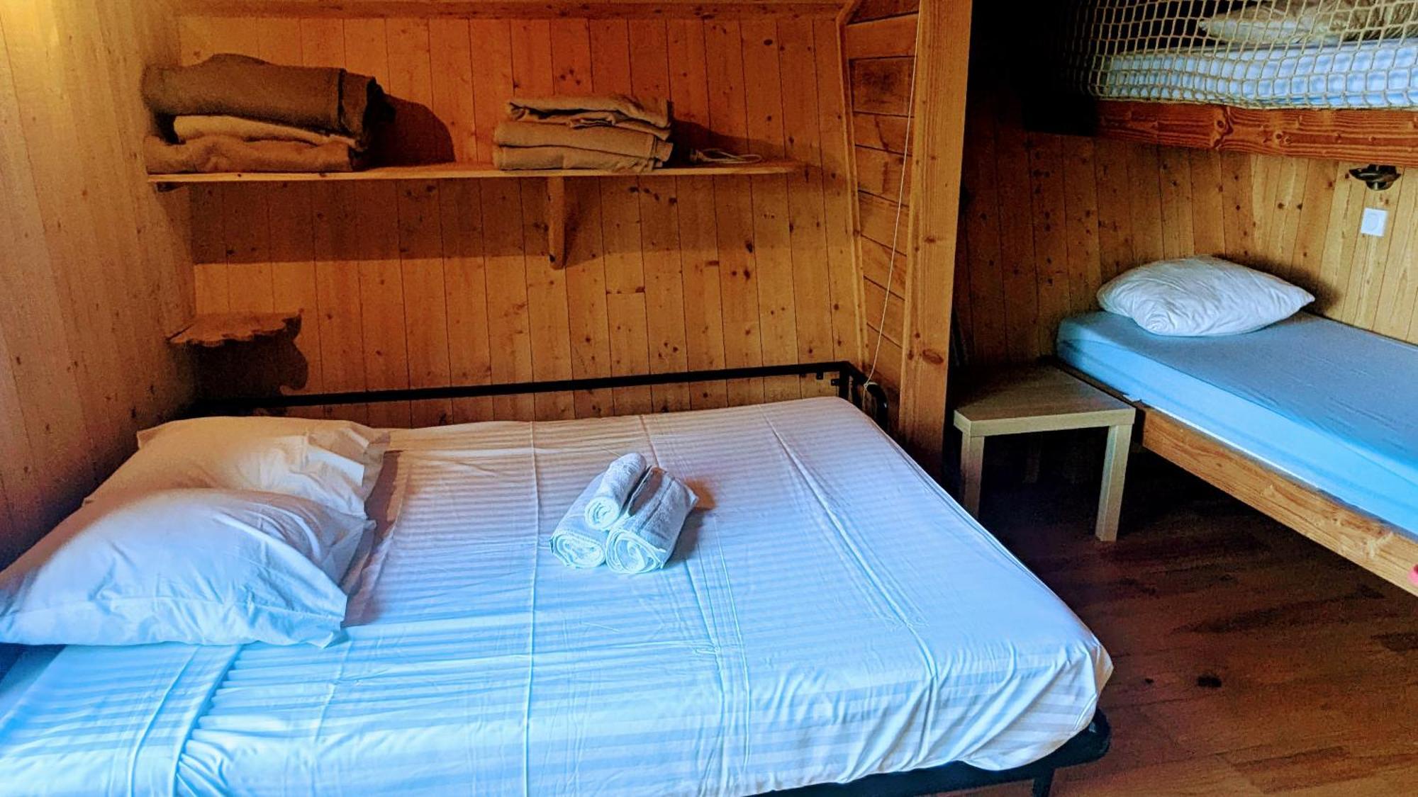 Cabanes Et Lodges Du Belvedere Serrieres-sur-Ain Bagian luar foto