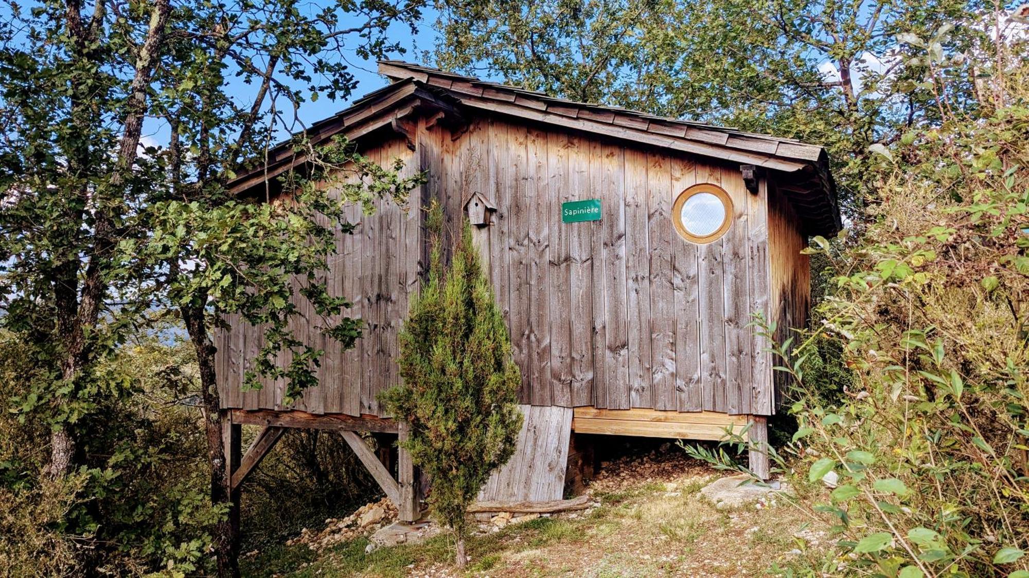 Cabanes Et Lodges Du Belvedere Serrieres-sur-Ain Bagian luar foto