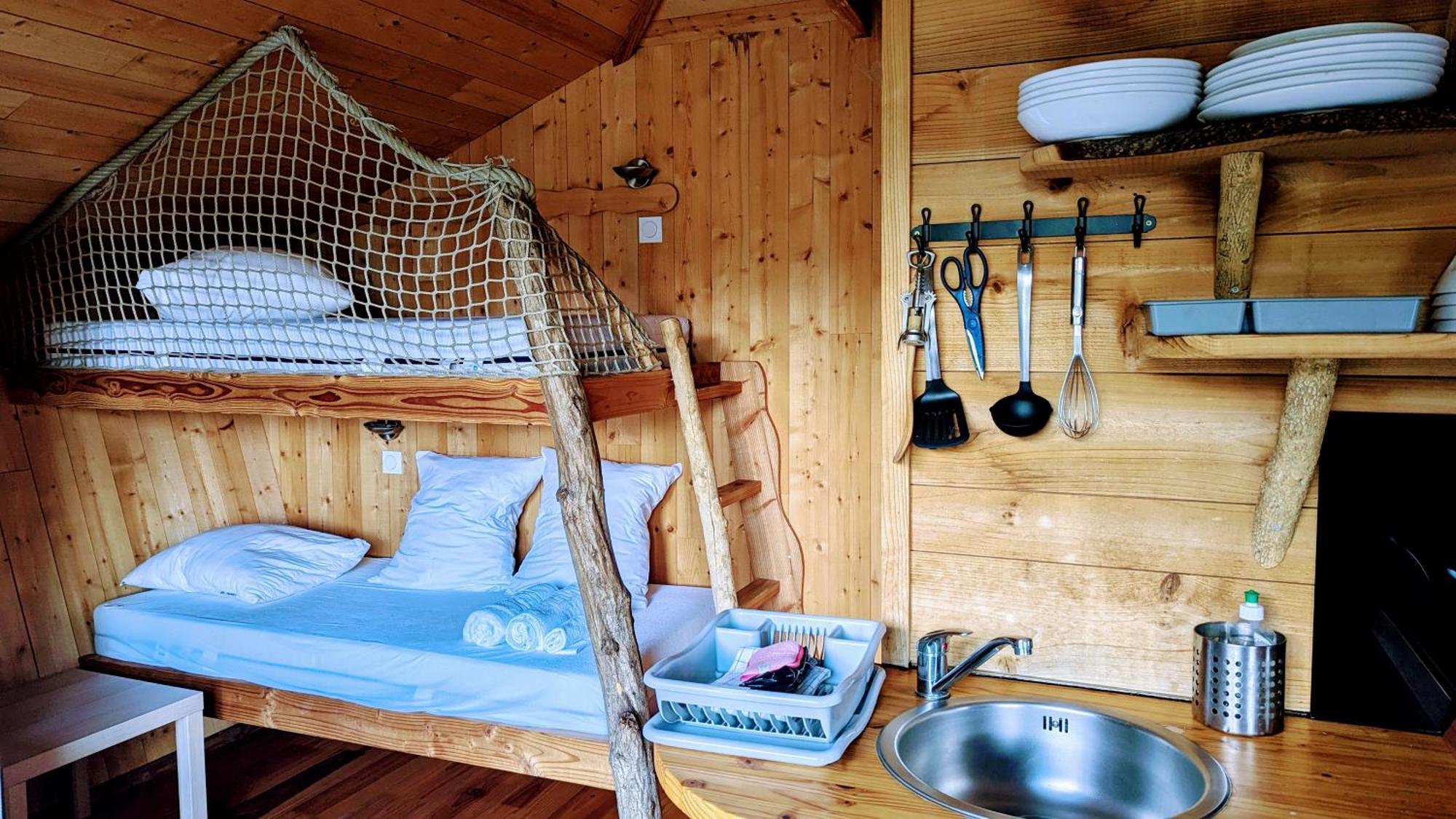 Cabanes Et Lodges Du Belvedere Serrieres-sur-Ain Bagian luar foto