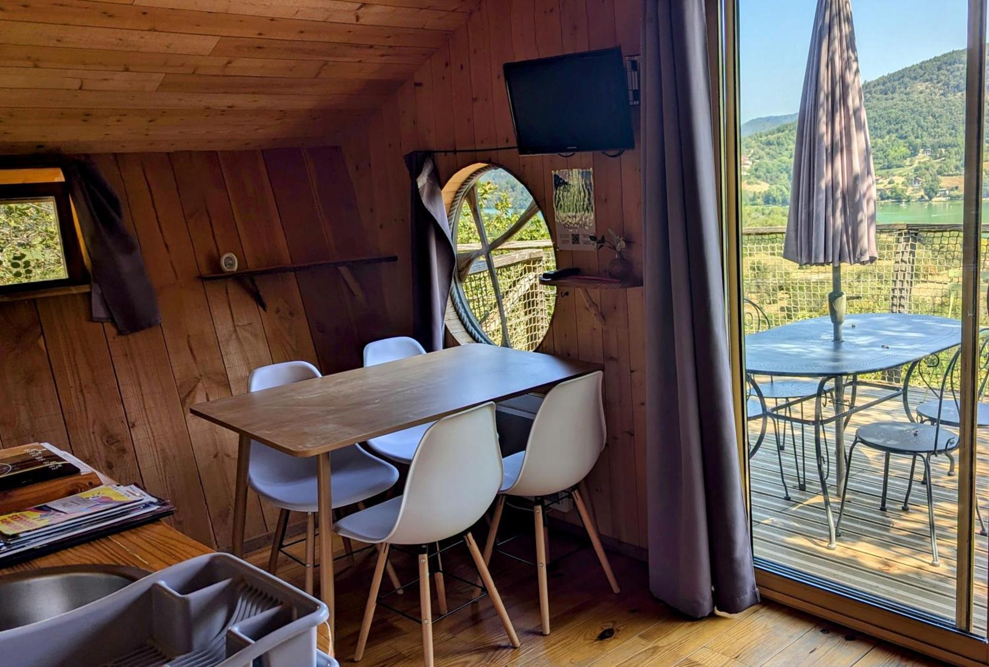 Cabanes Et Lodges Du Belvedere Serrieres-sur-Ain Bagian luar foto