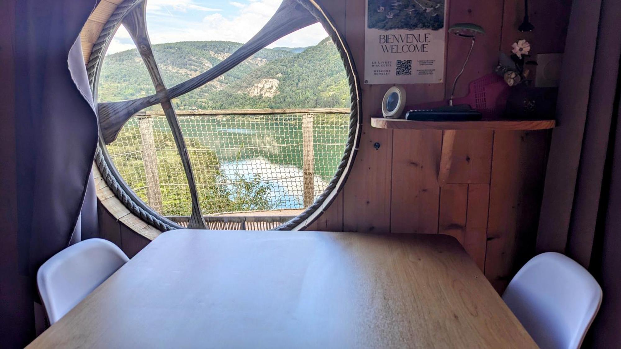 Cabanes Et Lodges Du Belvedere Serrieres-sur-Ain Bagian luar foto