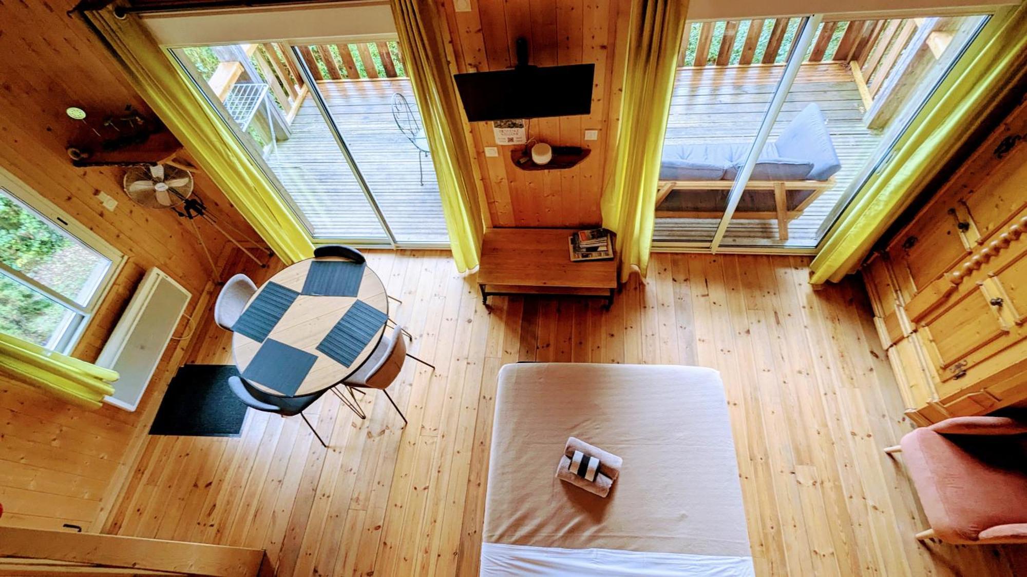 Cabanes Et Lodges Du Belvedere Serrieres-sur-Ain Bagian luar foto