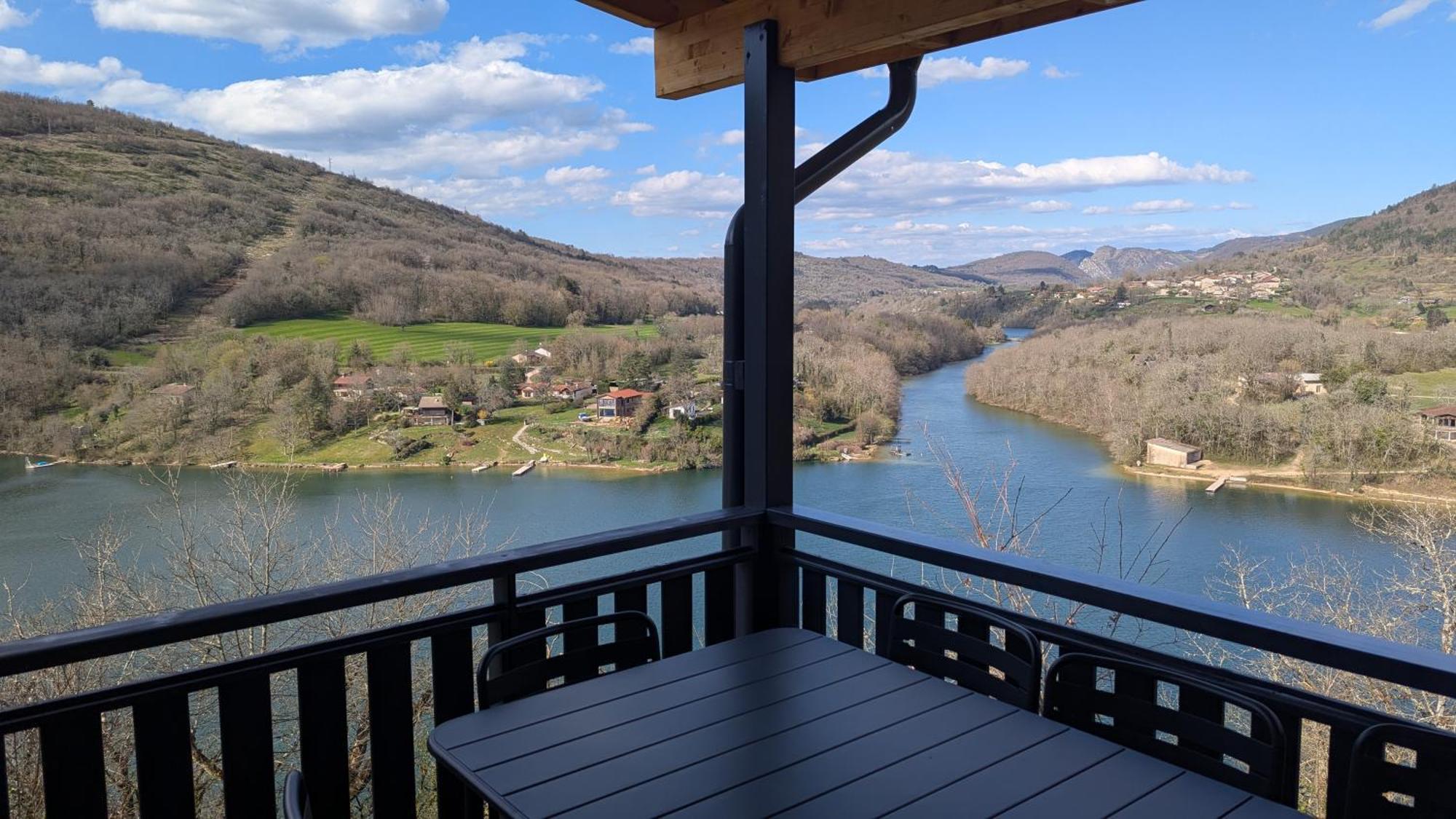 Cabanes Et Lodges Du Belvedere Serrieres-sur-Ain Bagian luar foto