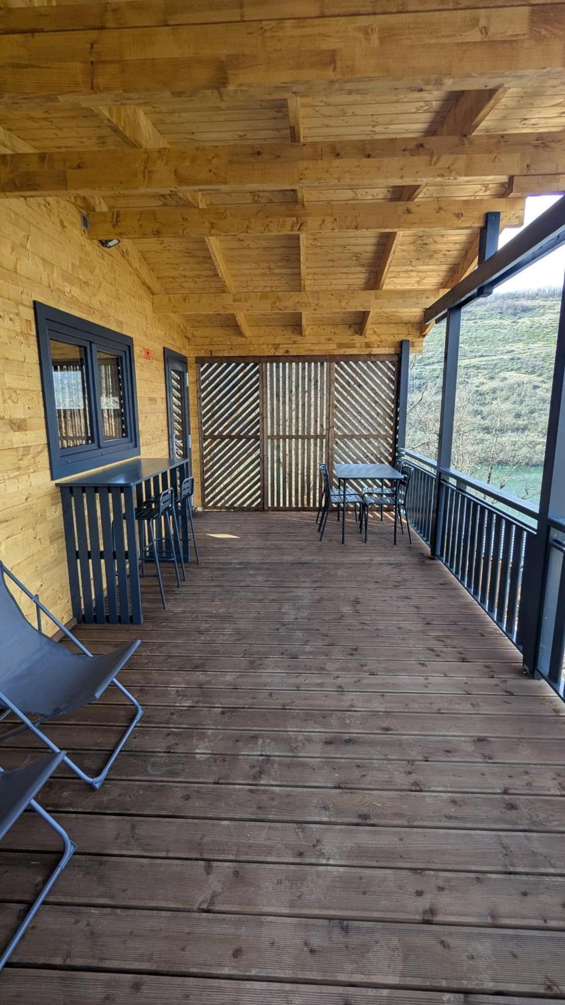 Cabanes Et Lodges Du Belvedere Serrieres-sur-Ain Bagian luar foto
