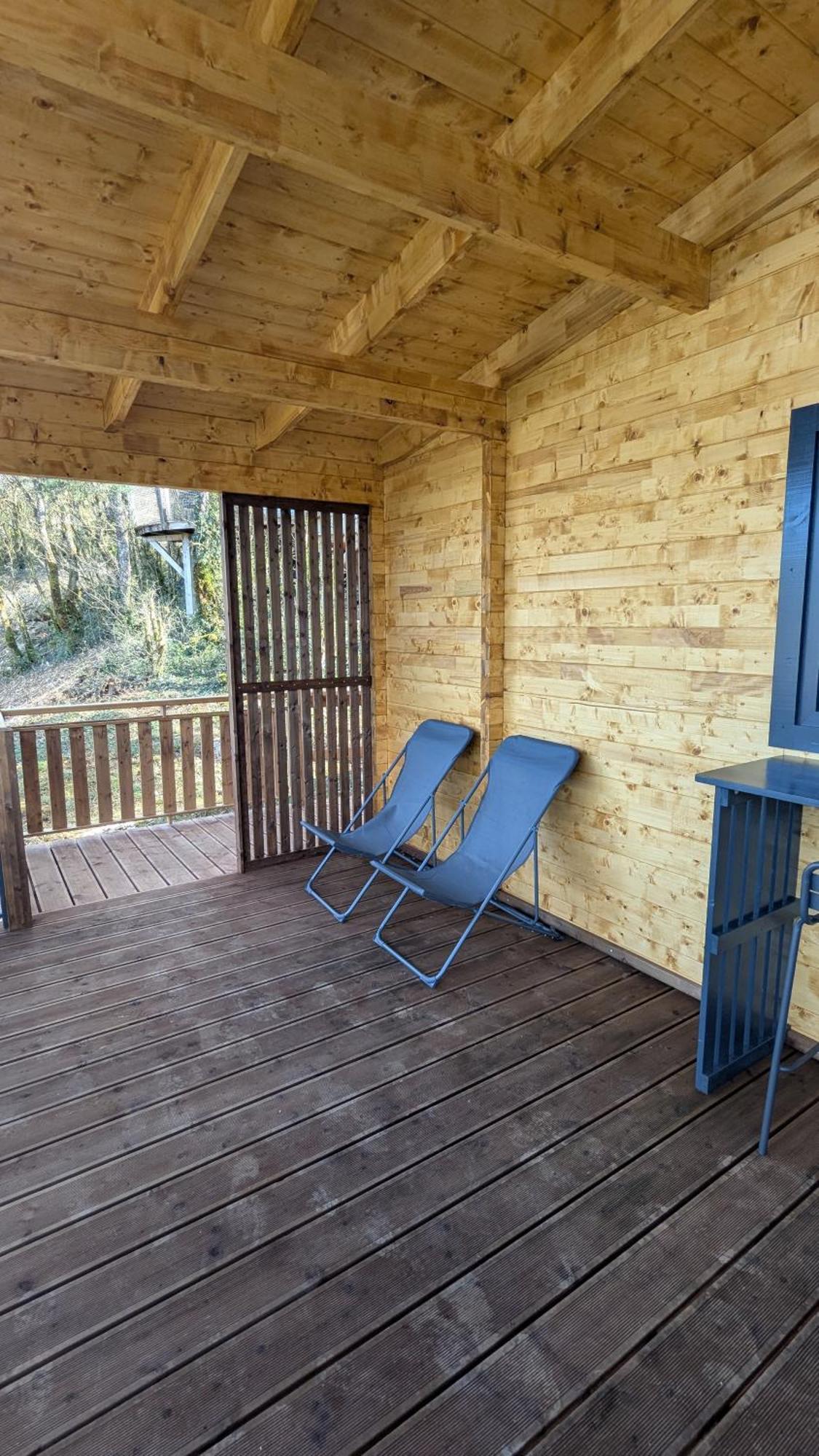 Cabanes Et Lodges Du Belvedere Serrieres-sur-Ain Bagian luar foto