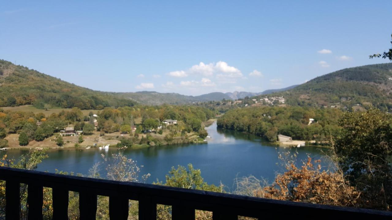 Cabanes Et Lodges Du Belvedere Serrieres-sur-Ain Bagian luar foto